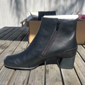 US Size 7 Size Camper Katie Supersoft Black Boots